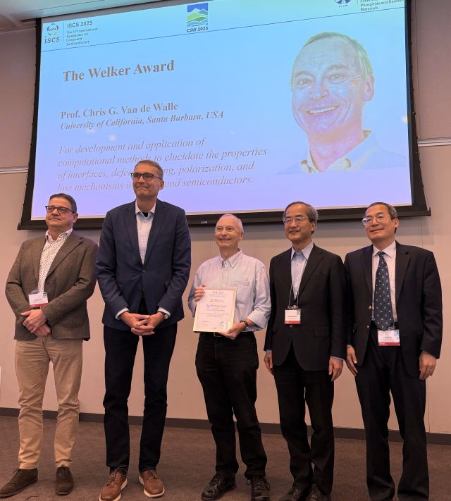 Prof. Chris Van de Walle Receiving the 2025 Heinrich Welker Award